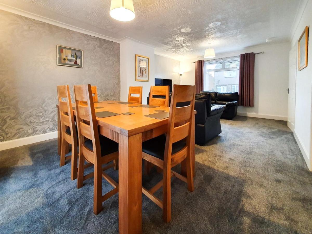 3 Bedroom House Amazon M90 Dunfermline Edinburgh Экстерьер фото