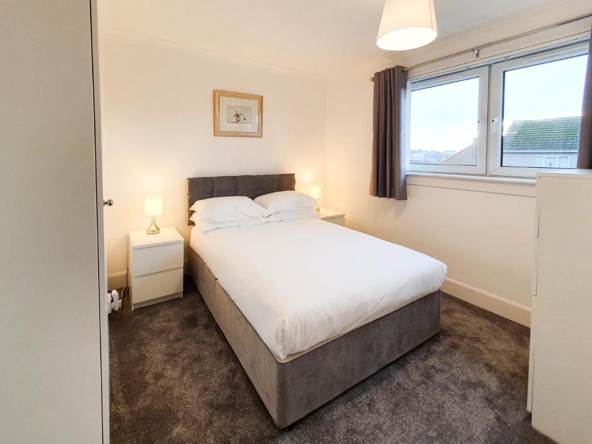 3 Bedroom House Amazon M90 Dunfermline Edinburgh Экстерьер фото